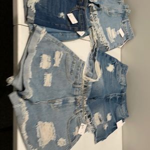 I’m selling Jean shorts I have a boutique but I decided to put them on here
